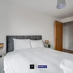 2 Bed Modern Cozy Apt By Boyeilles Apartments Short Lets & Serviced Accommodation Belfast With Free Wifi