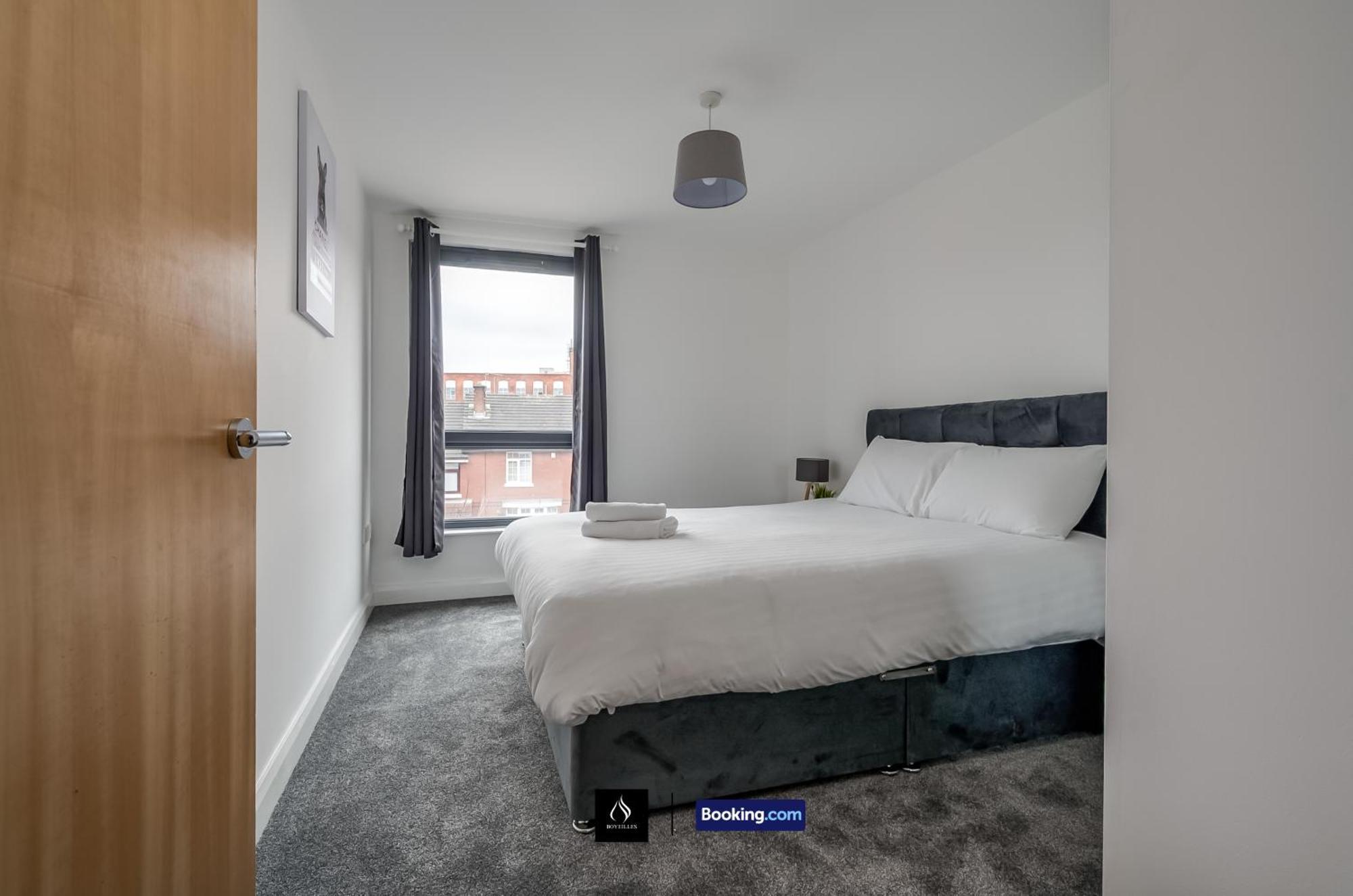 2 Bed Modern Cozy By Boyeilles Short Lets & Serviced With Free Wifi Apartment Belfast