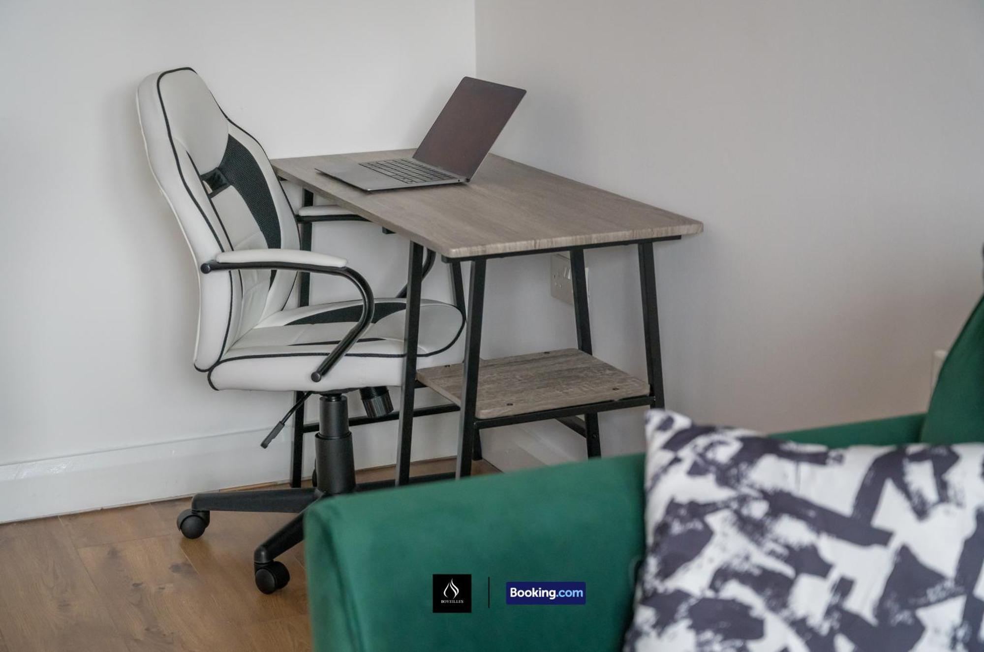 2 Bed Modern Cozy By Boyeilles Short Lets & Serviced With Free Wifi Apartment Belfast