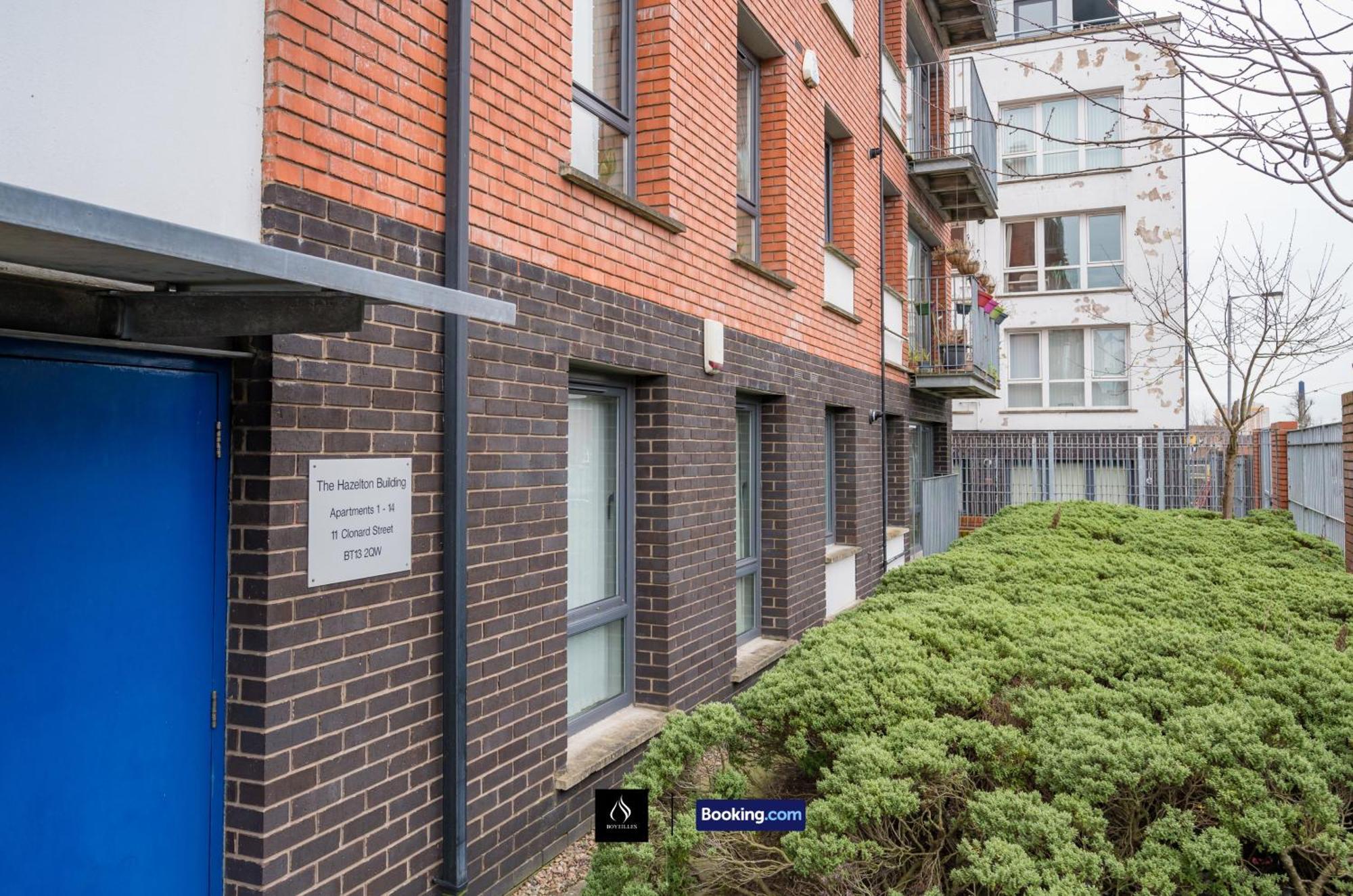 2 Bed Modern Cozy By Boyeilles Short Lets & Serviced With Free Wifi Apartment