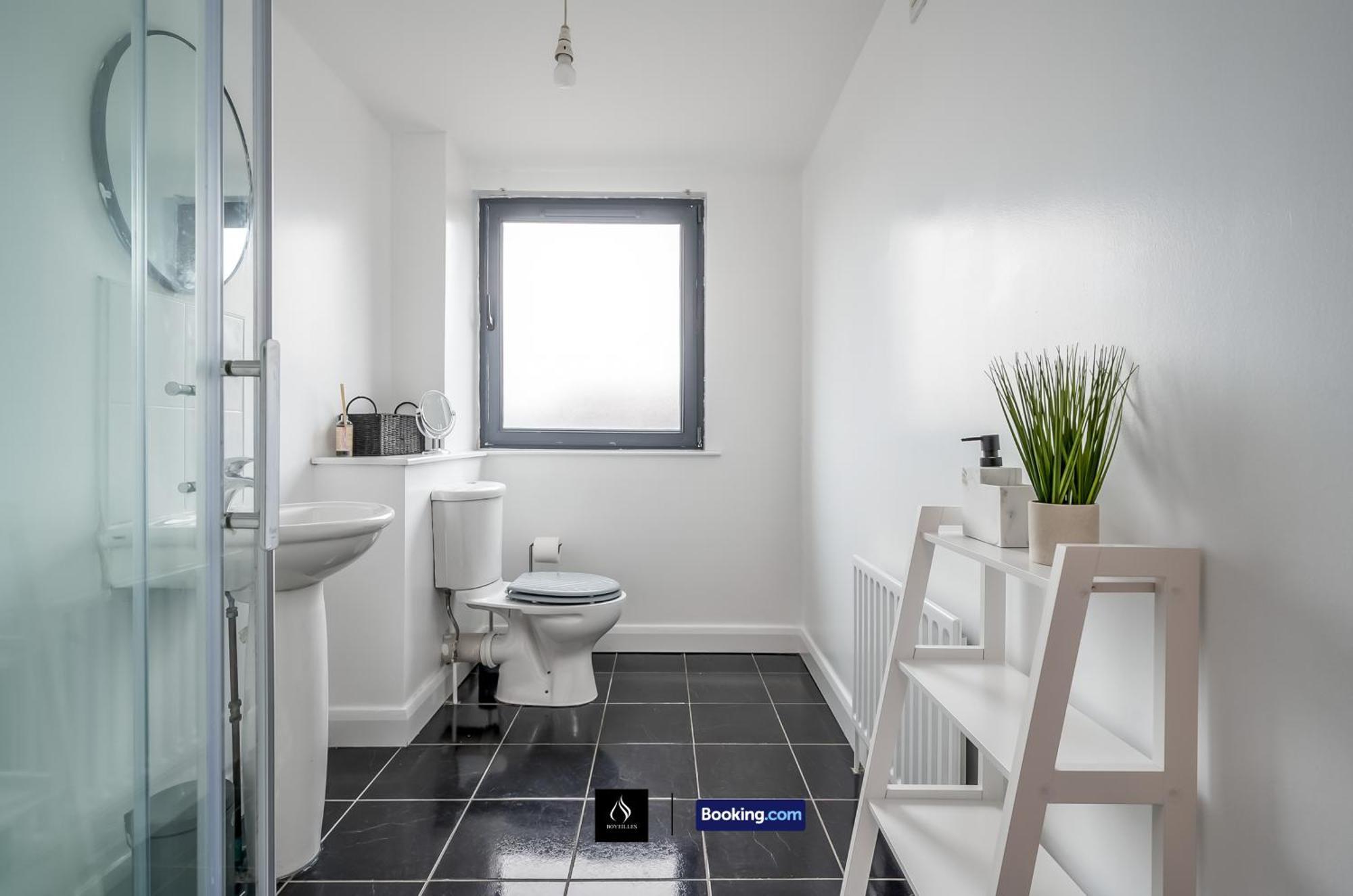 Apartment 2 Bed Modern Cozy By Boyeilles Short Lets & Serviced With Free Wifi Belfast