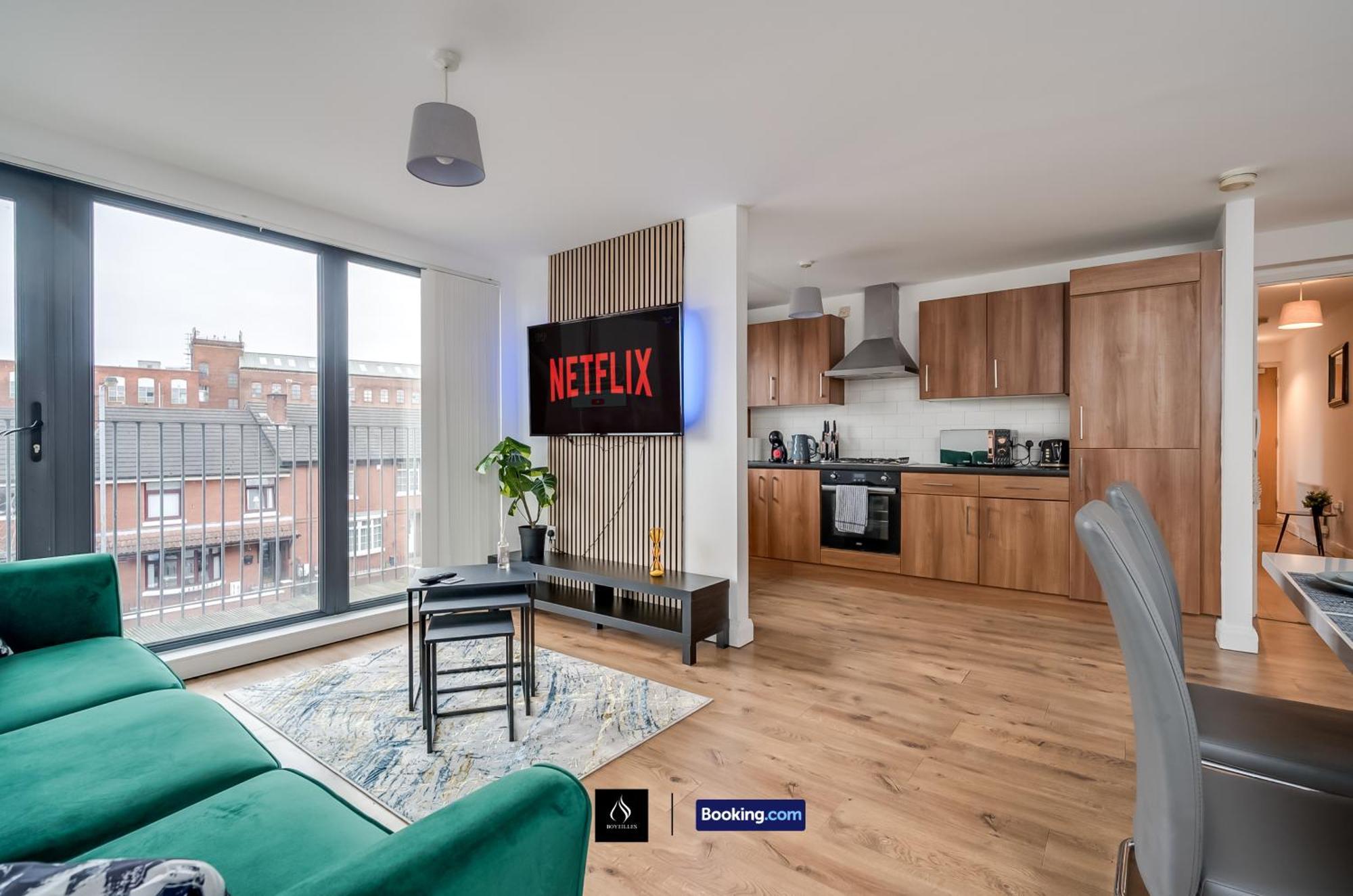 2 Bed Modern Cozy By Boyeilles Short Lets & Serviced With Free Wifi *