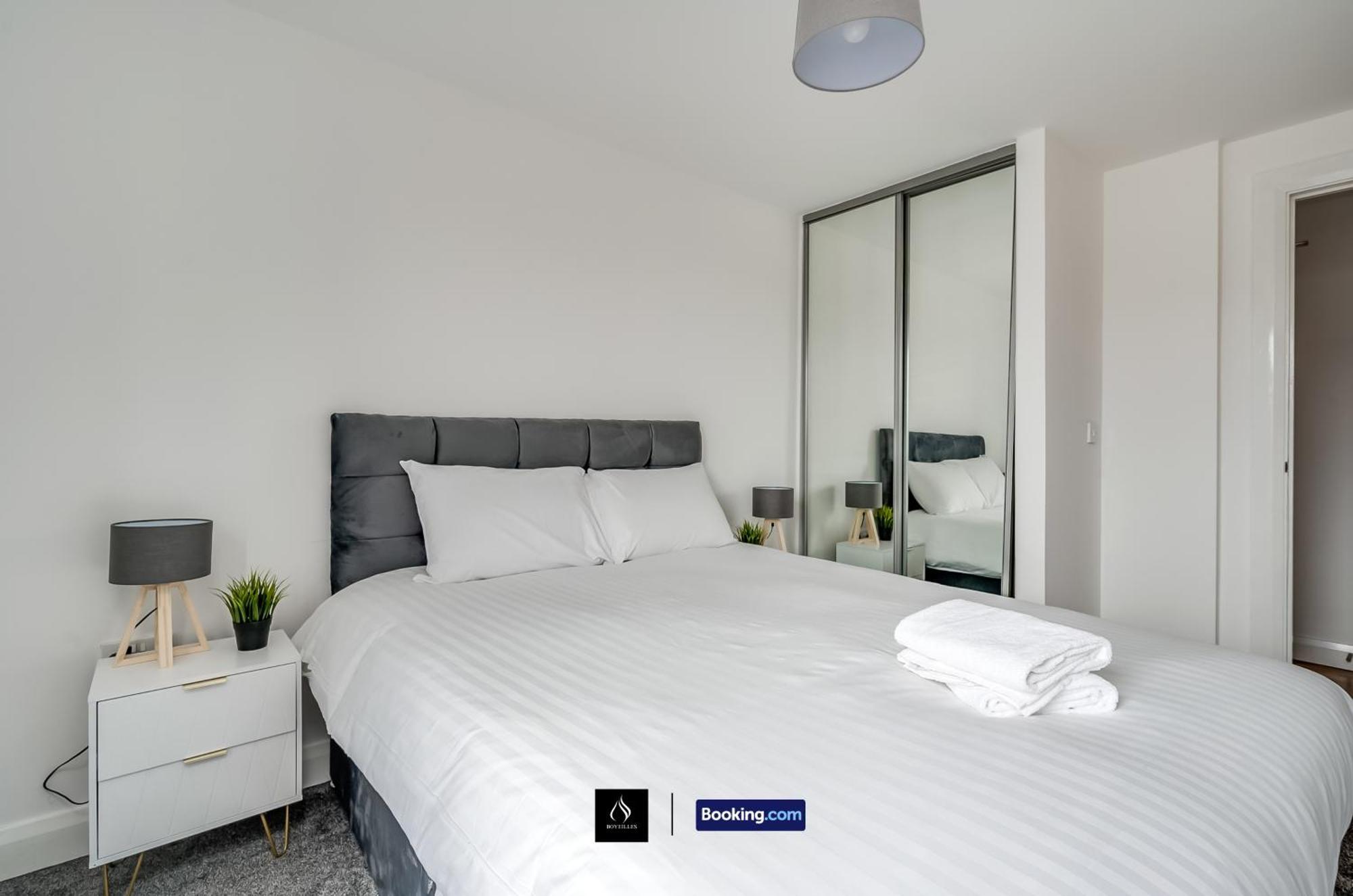 Appartement 2 Bed Modern Cozy By Boyeilles Short Lets & Serviced With Free Wifi